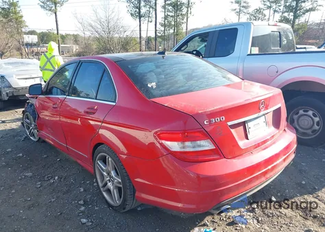 2009 Mercedes-Benz C 300 Sport z USA, uszkodzony, nr VIN WDDGF54X79R044321